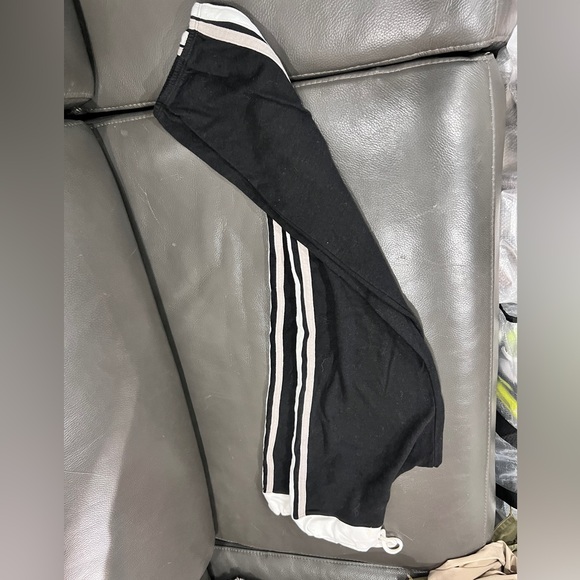 Monrow Classic Black and White Apparel - Picture 1 of 2